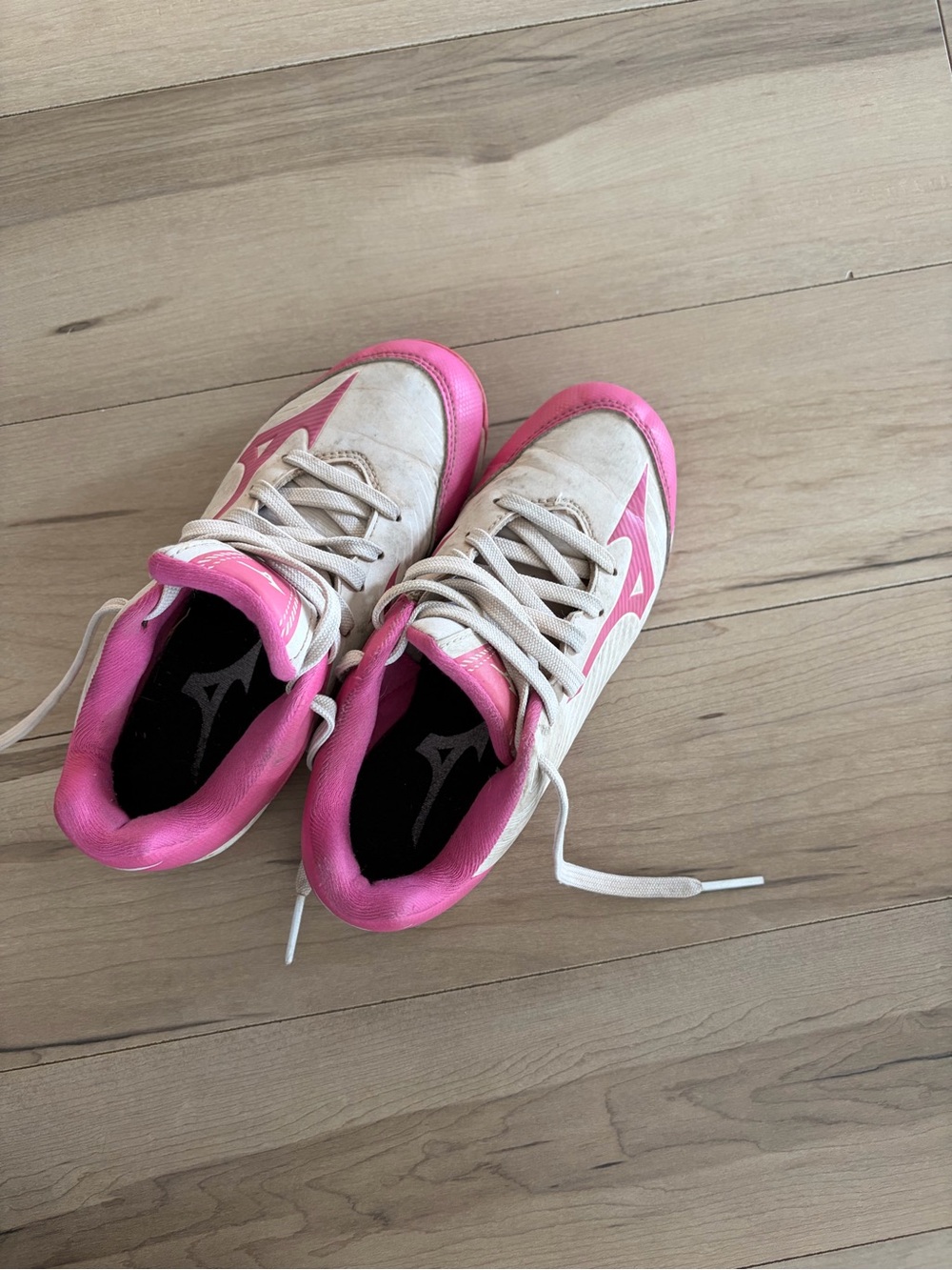 Youth Size 1 Mizuno baseball cleats